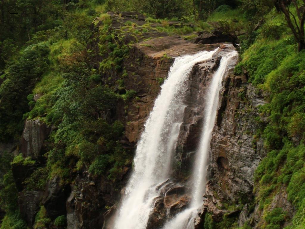 Bandaje Falls Trek