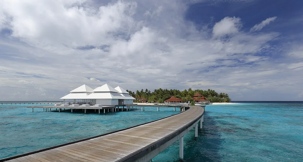 File:Diamonds Thudufushi Beach and Water Villas, May 2017 -04.jpg